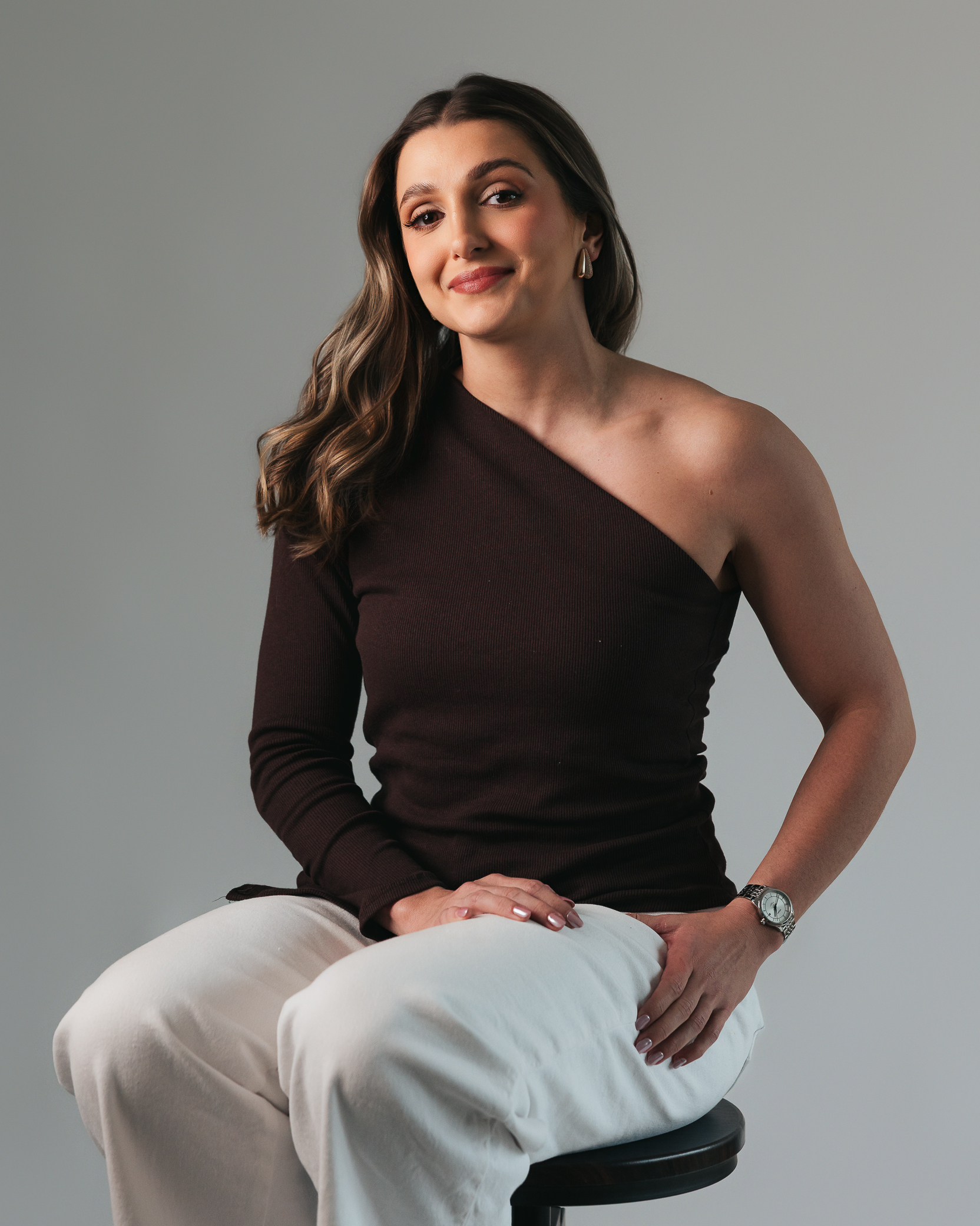 Dra. Isabella Oliveira sorrindo